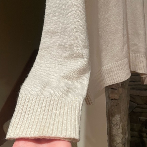 Cream colored lambs wool sweater - Picture 4 of 5